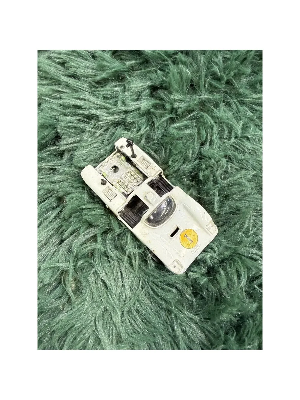 Vintage Hot Wheels Chaparral 2G Spatsfufu White Race Car Diecast Mattel Italy